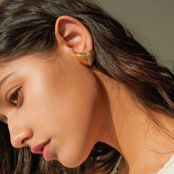 Vintage heart stud earrings M405 - Picture 2 of 5